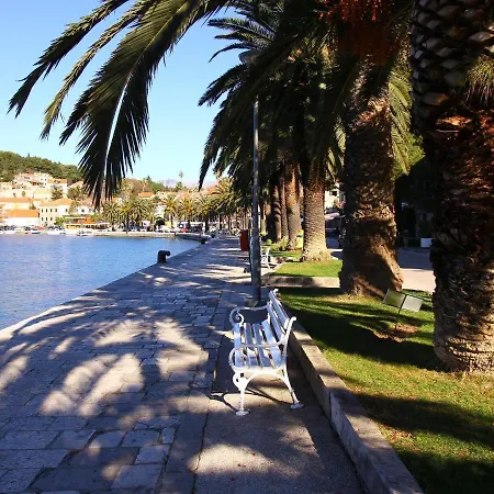 Tatil Evi Comfortable In With Balcony Cavtat